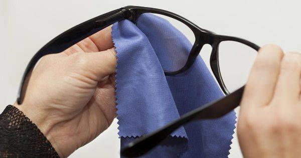 Desconocido Sin aliento panel Cómo limpiar correctamente las gafas? - Óptica Central