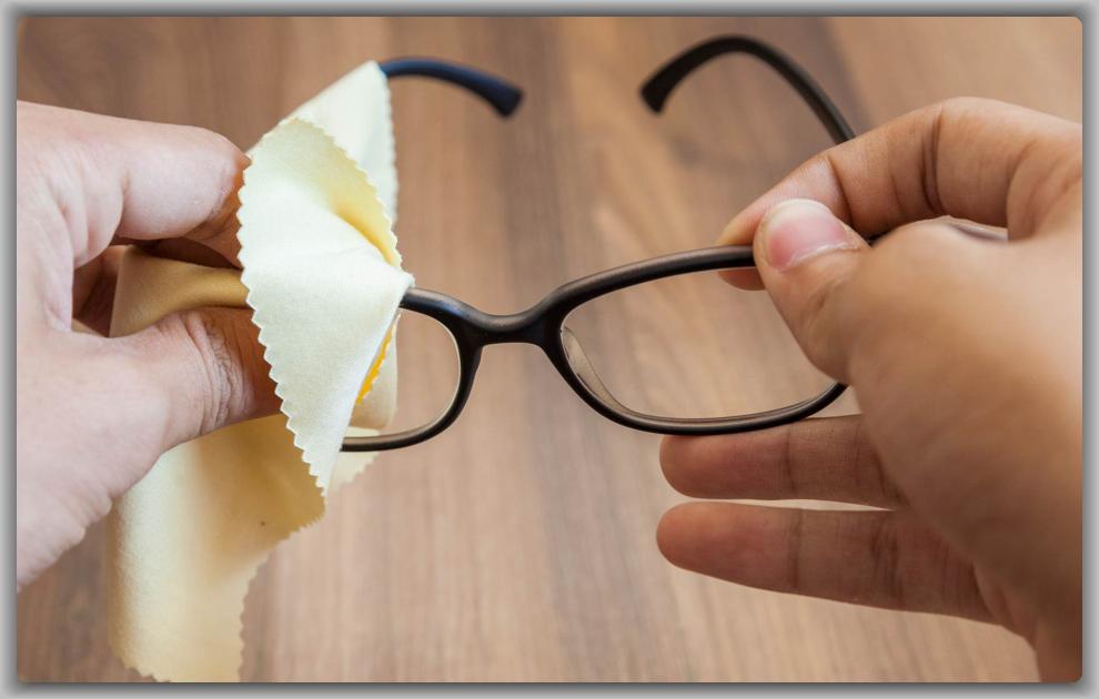 Limpia y cuida correctamente tus gafas— Ópticas Lafam